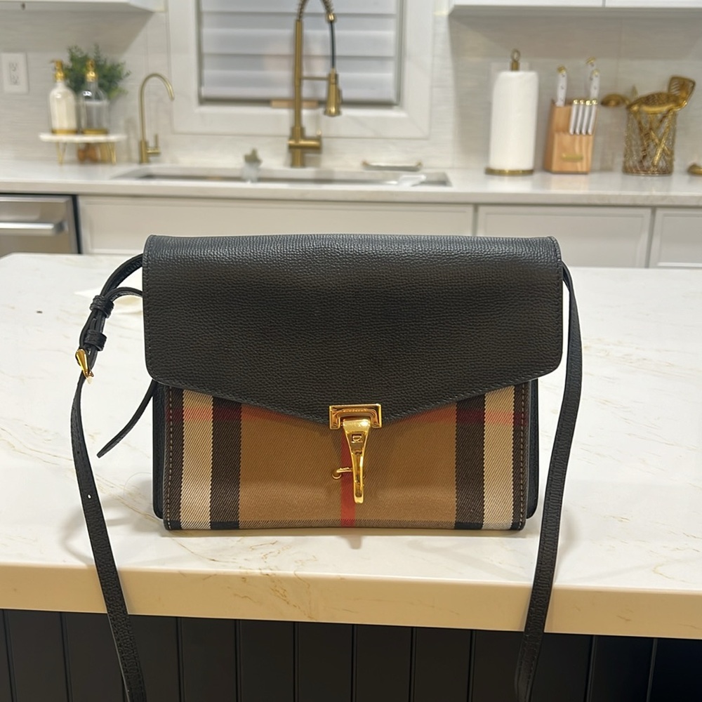 Brand new Burberry bag - Picture 6 of 9